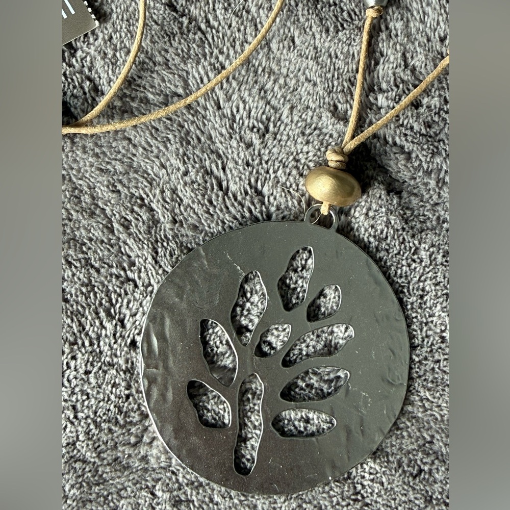 NWT J. Jill necklace. 2” cutout, tan string with goldtone/silvertone beads, adj - Picture 6 of 11
